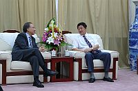 Prof. Jack Cheng (left), Pro-Vice-Chancellor of CUHK and Prof. Xue Jinwen, Party Secretary of Nankai Universit